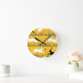 Leaping Bunny Mustard Meadow Pattern Ronde Klok (Huis)