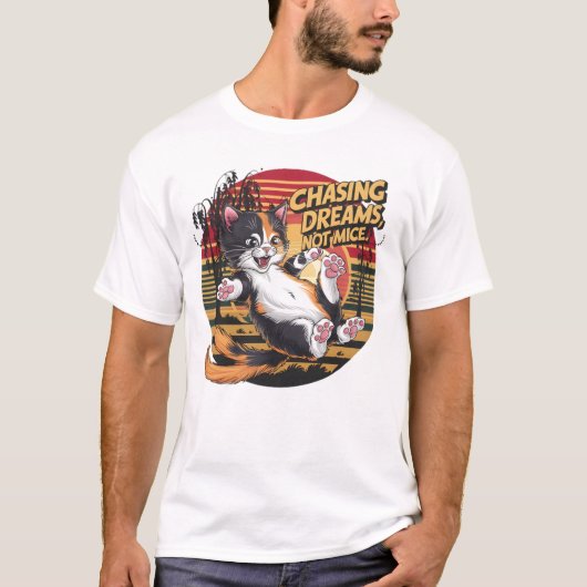 Leaping Feline Elegance Chasing dromen niet muizen T-shirt (Voorkant)