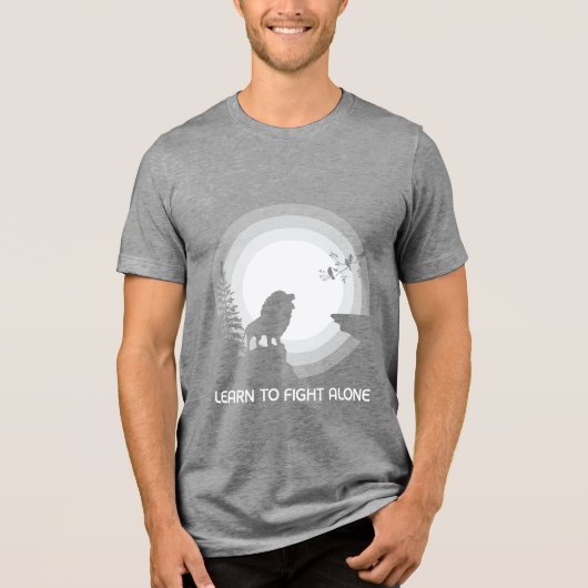 Learn to Fight Alone – Lion Under Moonlight Tri-Blend Shirt (Voorkant)