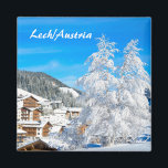 Lech am Arlberg in Oostenrijk - Souvenirmagneet Magneet<br><div class="desc">Fotografie van het prachtige besneeuwde dorpje Lech am Arlberg in de Oostenrijkse Alpen.</div>