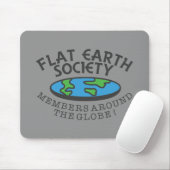 Leden van de Flat Earth Society rond de Wereldbol Muismat (Met muis)