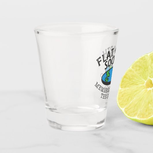Leden van de Flat Earth Society rond de Wereldbol Shot Glas (Links)