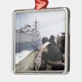 Leden van het bezoek, de raad van bestuur, de huis metalen ornament (Links)