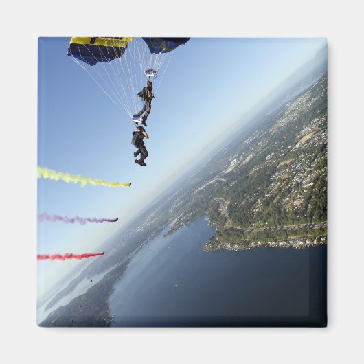 Leden van het parachuteteam van de Amerikaanse mar Magneet (Voorkant)