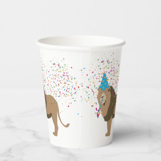 Leden van Oerwouden die partij zijn Papieren Bekers (Rechts)