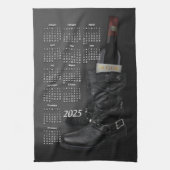Lederen laarzen en wijnfles 2025 Kalender Theedoek (Verticaal)