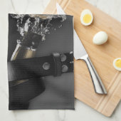 Lederen riem en champagnefles 2025 Kalender Theedoek (Quarter Fold)