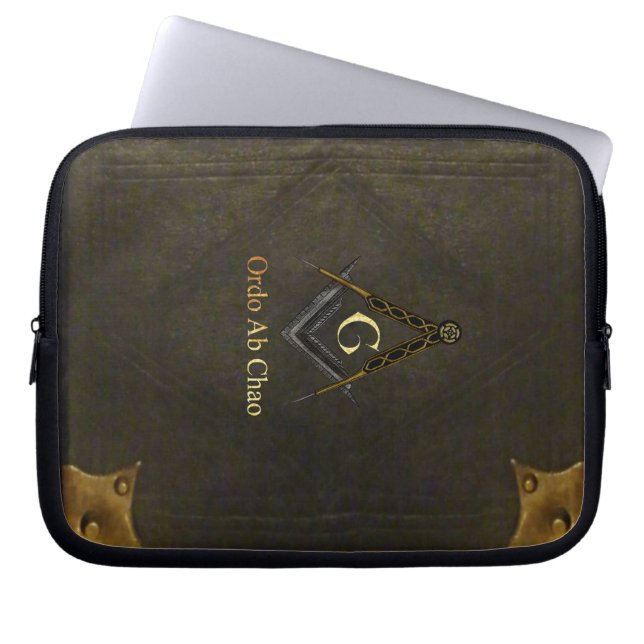 Lederen rond boek met vierkant en kompas laptop sleeve (Voorkant)