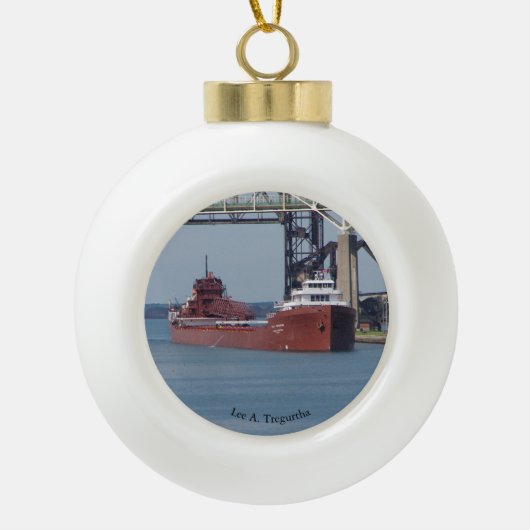 Lee A. Tregurtha ball of snowflake ornament (Voorkant)