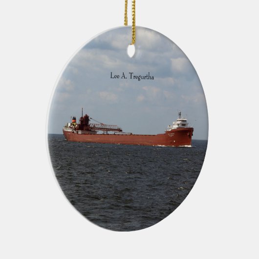 Lee A. Tregurtha-sierent Keramisch Ornament (Rechts)