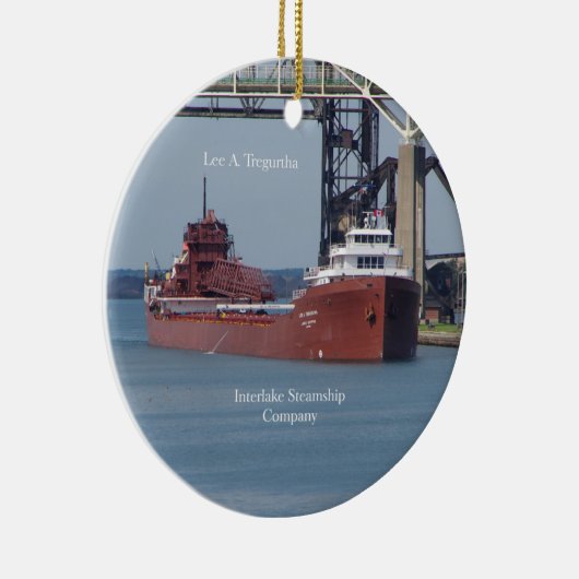 Lee A. Tregurtha-sierent Keramisch Ornament (Rechts)