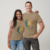 Leef door de zon, liefde door de maan t-shirt (Unisex)