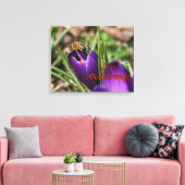 Leef opzettelijk w/honingbij bestuivende krokus canvas afdruk (Insitu (Woonkamer))