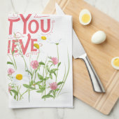 Leef wat u gelooft citaat Paarse Dainty Floral Theedoek (Quarter Fold)