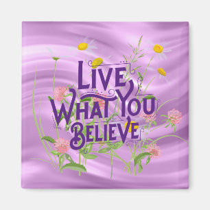 Leef wat u gelooft citeert Paarse Lila Floral Magneet