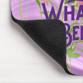 Leef wat u gelooft citeert Paarse Lila Floral Muismat (Hoek)