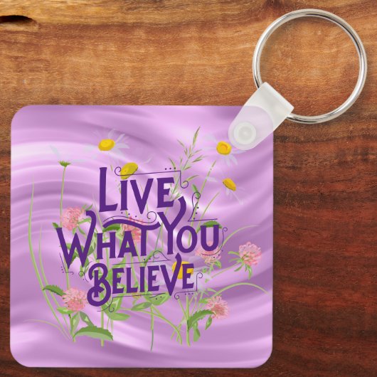 Leef wat u gelooft citeert Paarse Lila Floral Sleutelhanger (Achterkant)