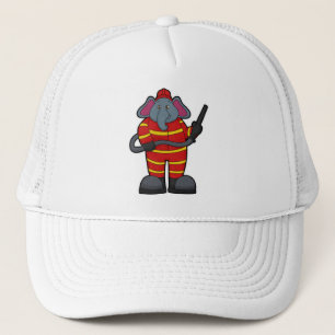 Leefmiddel als brandweerman met slang trucker pet