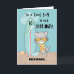 Leeftijd 10 Son Birthday Beach Funny Cool Raccoon  Kaart<br><div class="desc">Als je op zoek bent naar een leuke en leuke kaart die je je zoon kan geven als zijn 10de verjaardag eindelijk komt, dan zoek je hier af. Dit is een leuke en aanpasbare kaart die u toelaat om de naam van uw zoon op de dekking te zetten. Hij zal...</div>