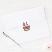 Leeftijd 61 op de Birthday Cake Ronde Sticker (Envelop)
