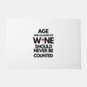 Leeftijd en glazen wijn mogen nooit worden geteld deurmat (Voorkant)