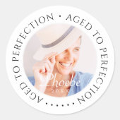 Leeftijd tot perfectie Moderne eenvoudige verjaard Ronde Sticker (Voorkant)