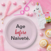Leeftijd voor naïviteit in roze papieren Bord (Feest)