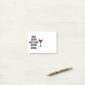 Leeftijd wordt beter met wijn post-it® notes (Op bureau)