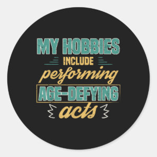 Leeftijdsontkennende acties Grappige oude gepensio Ronde Sticker