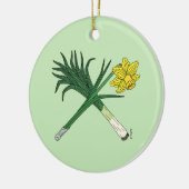 Leek en Daffodil Crossed Keramisch Ornament (Links)