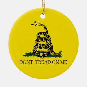 Leer me niet op de politieke vlag van Gadsden Keramisch Ornament