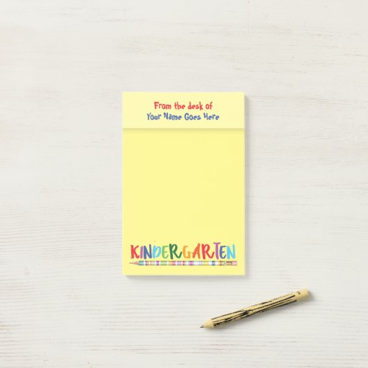Leerkleuterschool: potlood geel post-it® notes (Op bureau)
