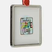 Leerkrachten hebben een klas metalen ornament (Rechts)