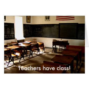 Leerkrachten hebben les in de oude schoolkamer.