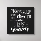 Leerkrachten openen de deur die u zelf binnengaat canvas afdruk (Voorkant)