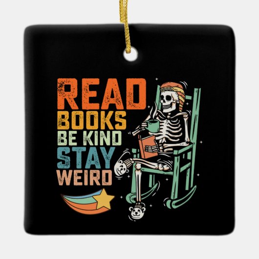 Lees boeken Be Kind Stay Weird Skelet Keramisch Ornament (Voorkant)