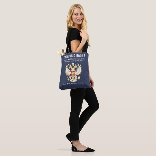 Lees de oude Boeken Conservatieve Anticultuur annu Tote Bag (Op model)