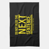 Lees de volgende zin niet. Jij kleine rebel. Theedoek (Verticaal)