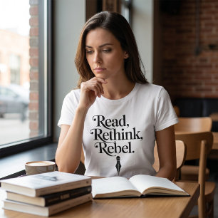 Lees Heroverweeg Rebellie Typografie Afdruk T-shirt