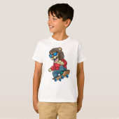 Leeuw als Skater met skateboard T-shirt (Voorkant volledig)