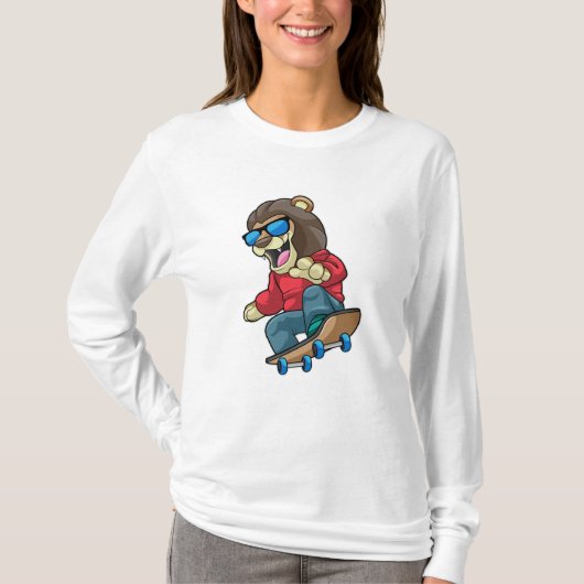 Leeuw als Skater met skateboard T-shirt (Voorkant)