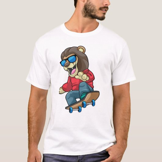 Leeuw als Skater met skateboard T-shirt (Voorkant)