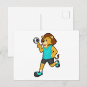 Leeuw bij handbalspeler met handbal briefkaart (Voorkant / Achterkant)