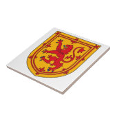 Leeuw die oprijst op goud tegeltje (Zijkant)