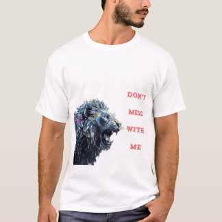 Leeuw gemaakt van gebroken glas. t-shirt