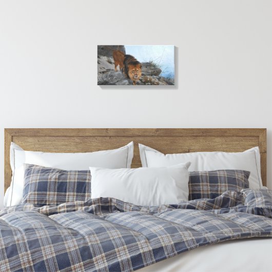 Leeuw in de bergen (door Richard Friese) Canvas Afdruk (Insitu (Slaapkamer))
