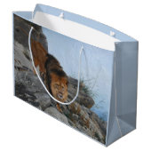 Leeuw in de bergen (door Richard Friese) Groot Cadeauzakje (Achterkant Gekanteld)