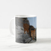 Leeuw in de bergen (door Richard Friese) Koffiemok (Voorkant links)