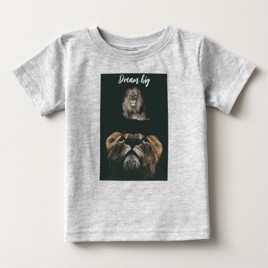 "Leeuw met Cub Dream Big Little One Baby T-Shirt" (Voorkant)