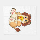 Leeuw met stuk Salami Pizza.PNG Fleece Deken (Voorkant (Horizontaal))